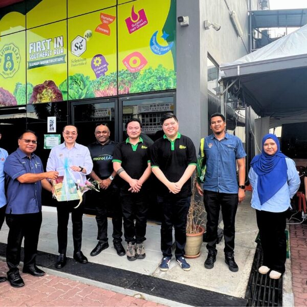 KPKM’s VIP Tours Indoor Farming Site