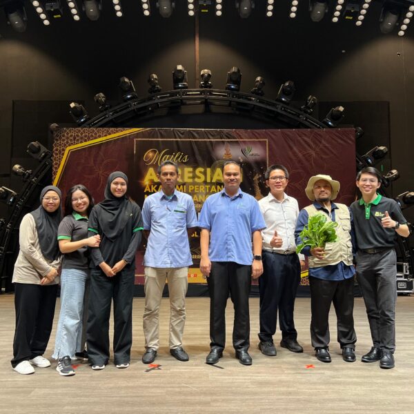 Selangor Graduates First Smart Farming Incubator Cohort